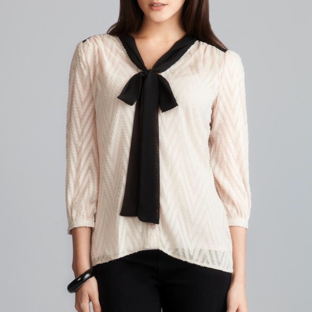 ROMEO & JULIET COUTURE Tie Neck Blouse