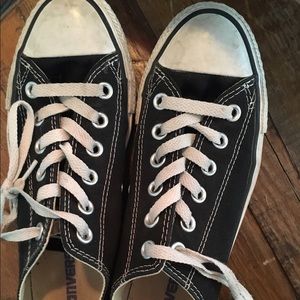 Black low top converse
