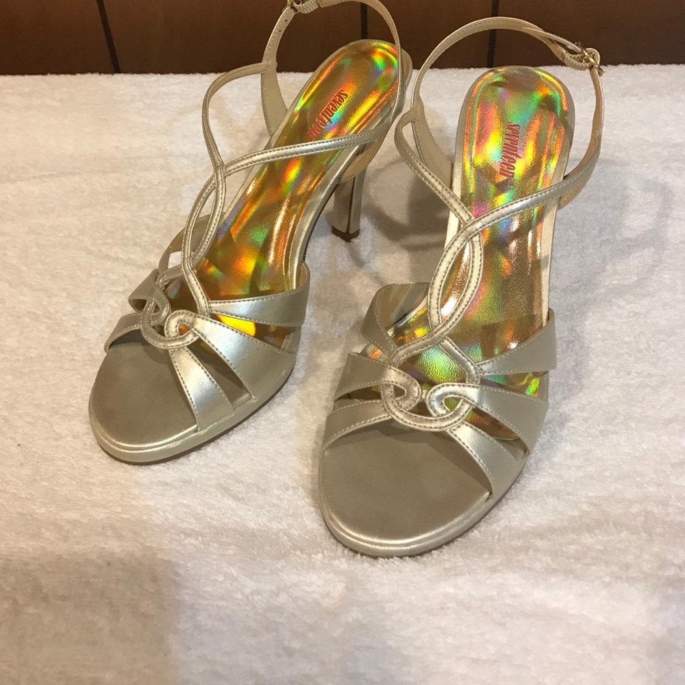 Seventeen Gold Heels