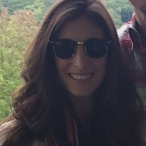 Meet your Posher, Courtney