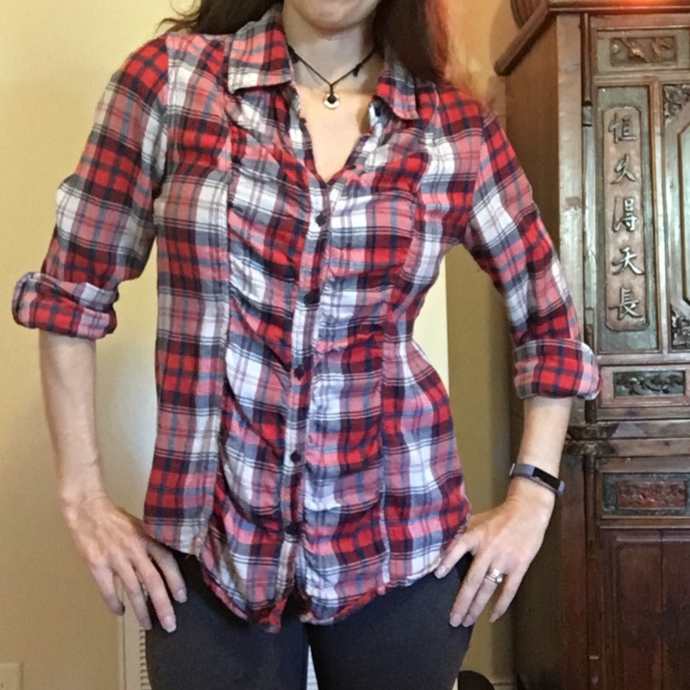 ❌SOLD❌Feminine lightweight plaid medium