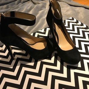 Black Pumps