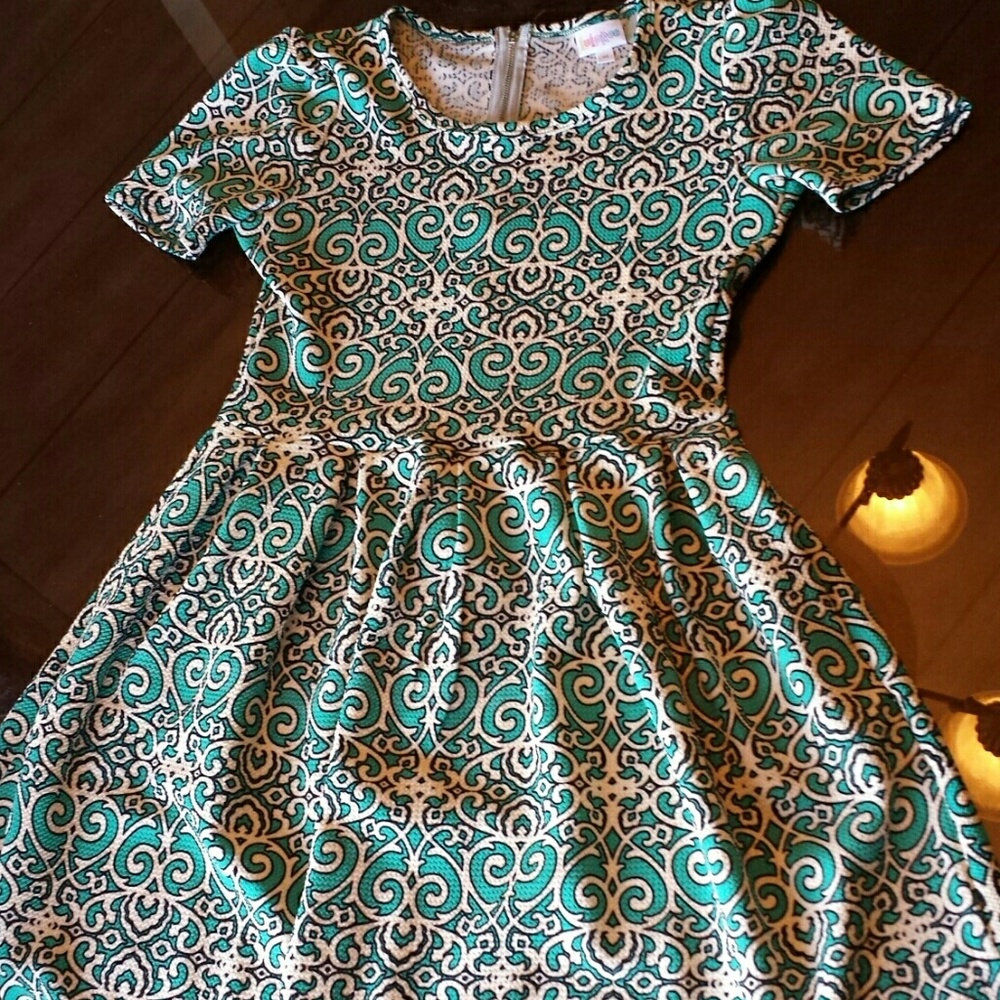 LuLaRoe Amelia - Picture 2 of 3