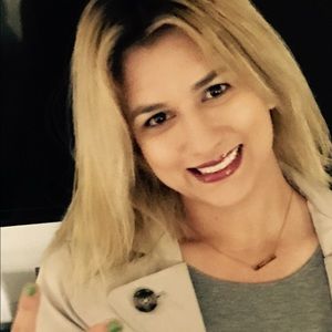 Meet your Posher, Claudia