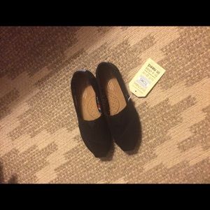 TOMS black on black canvas classic