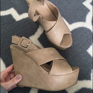 BEIGE WEDGES