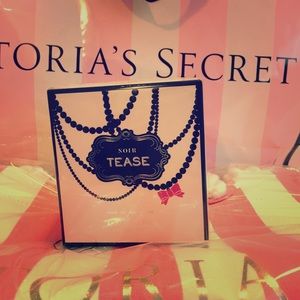 NWT 1.7 oz Victoria Secret NOIR TEASE & Beach bag