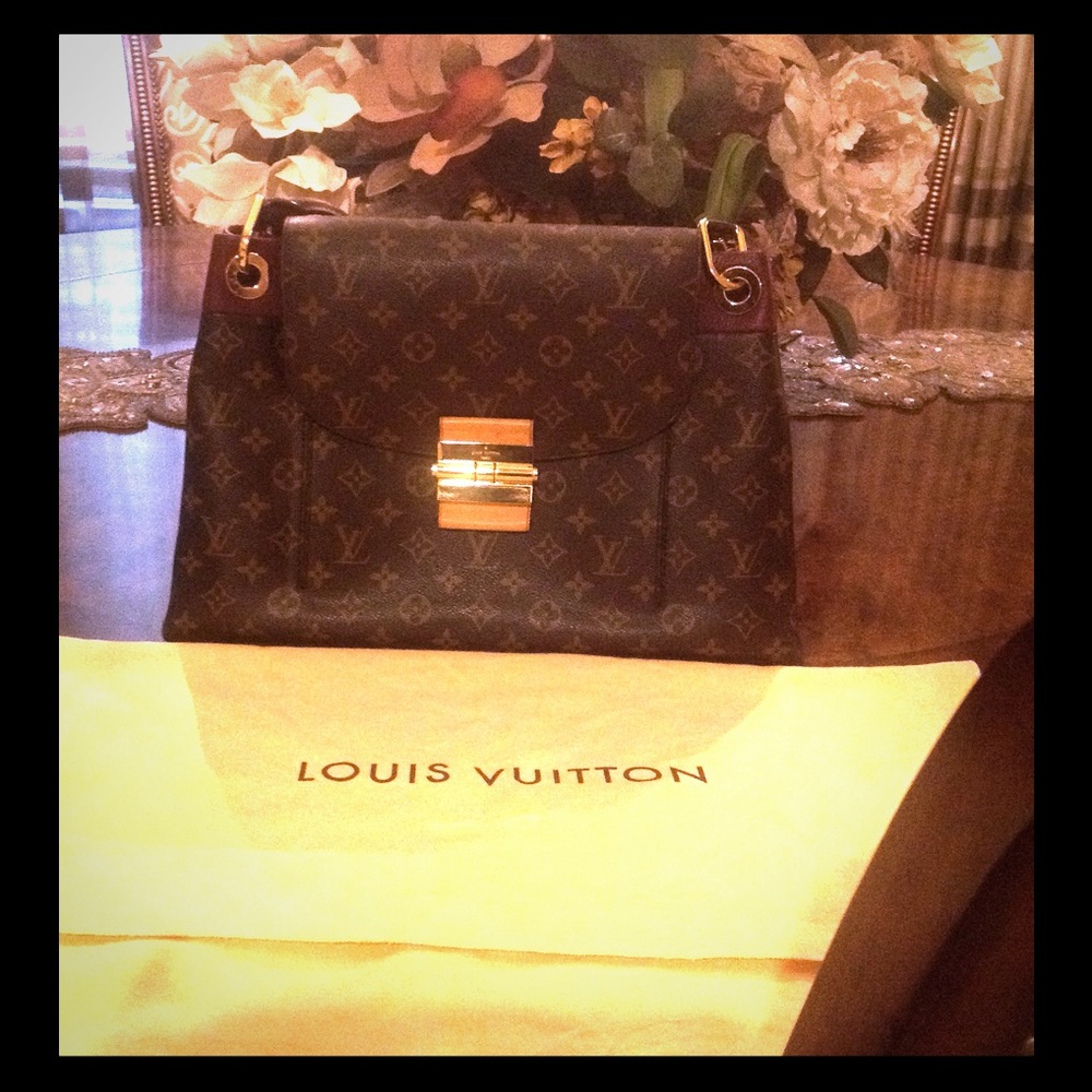 ‼️⭕️SOLD⭕️‼️Louis Vuitton monogram olympe handbag