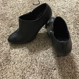 Black heel booties