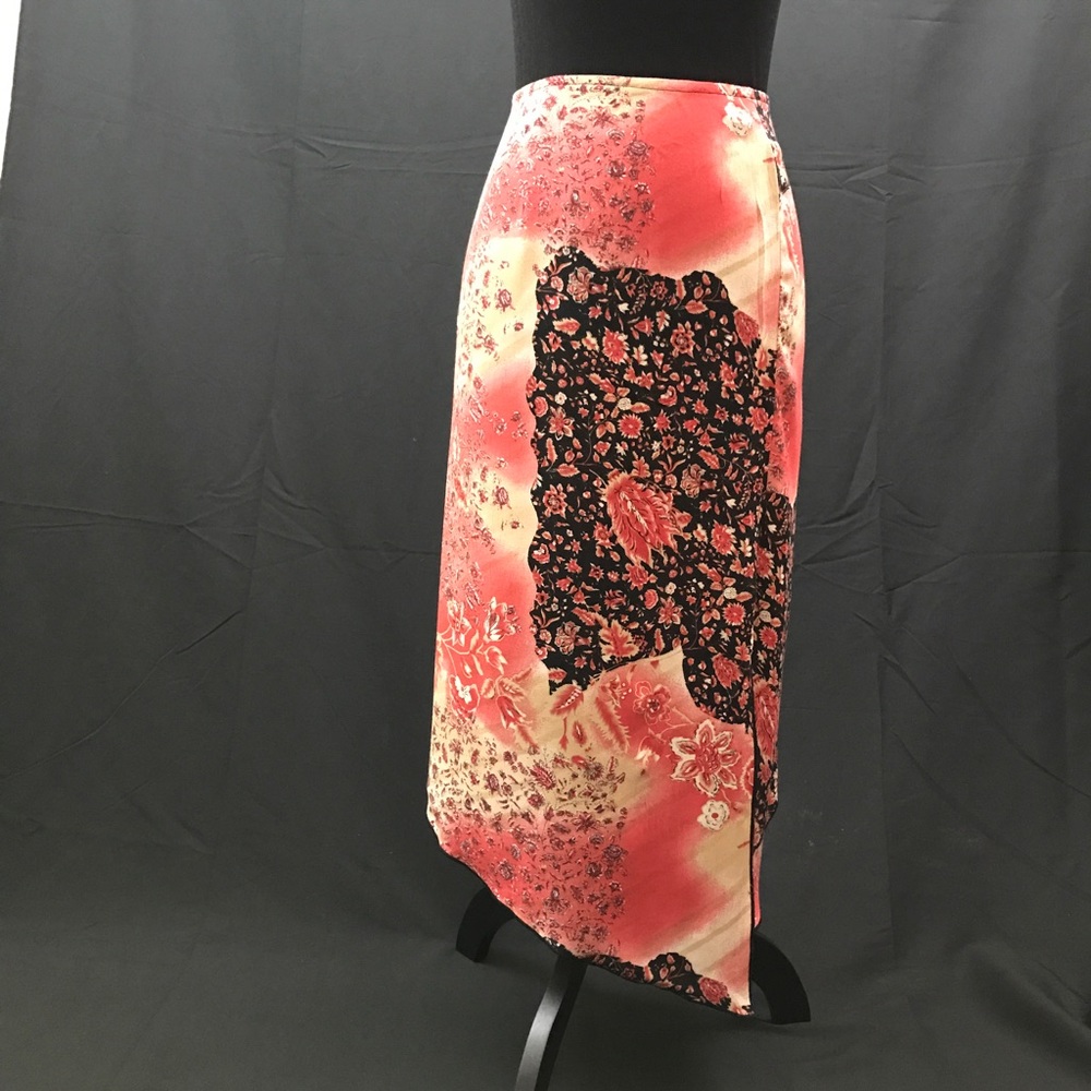 Strategy patterned asymmetric hem skirt size: 8
