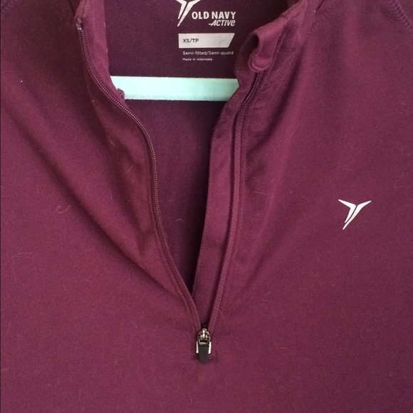 Old navy active 1/2 zip long sleeve top - Picture 3 of 4