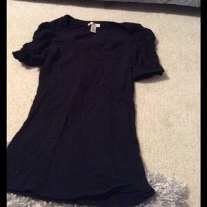 Black shirt with puckered sleeves