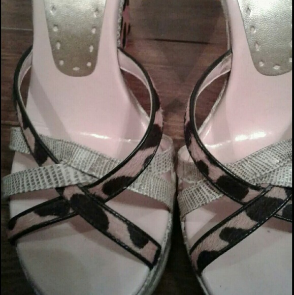 WOMEN'S, BCBG, WEDGES FOR SALE! - Picture 3 of 4