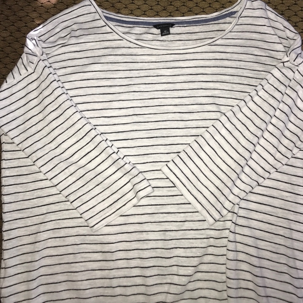 ANN TAYLOR Top!!! - Picture 4 of 5