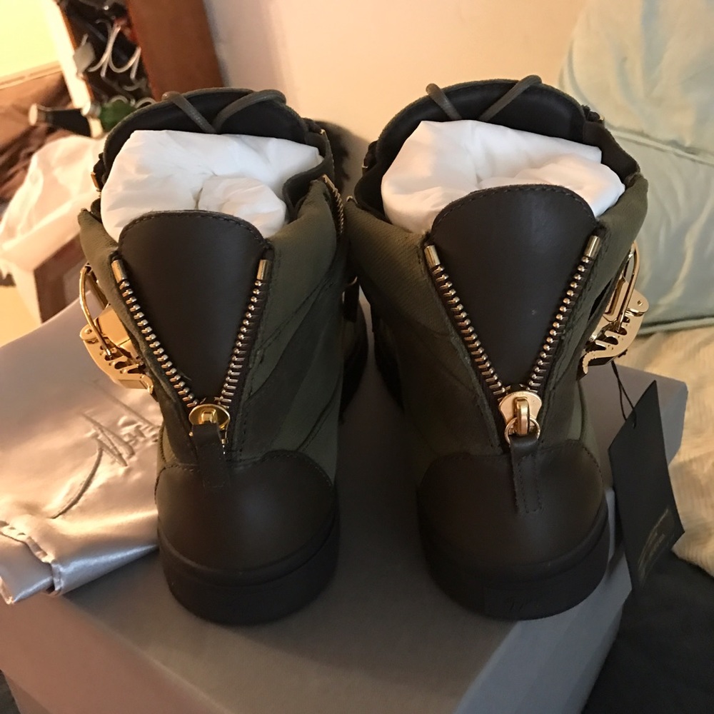 SoLD! NIB Giuseppe Zanotti Plated Strap Double Zip - Picture 5 of 7