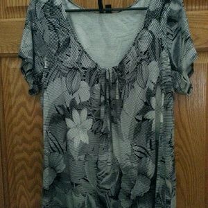 Relatvity Women's 1X Black/White Floral Top