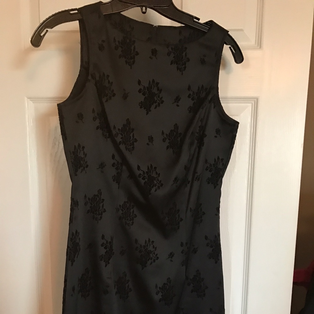 Black short sleeve less stress