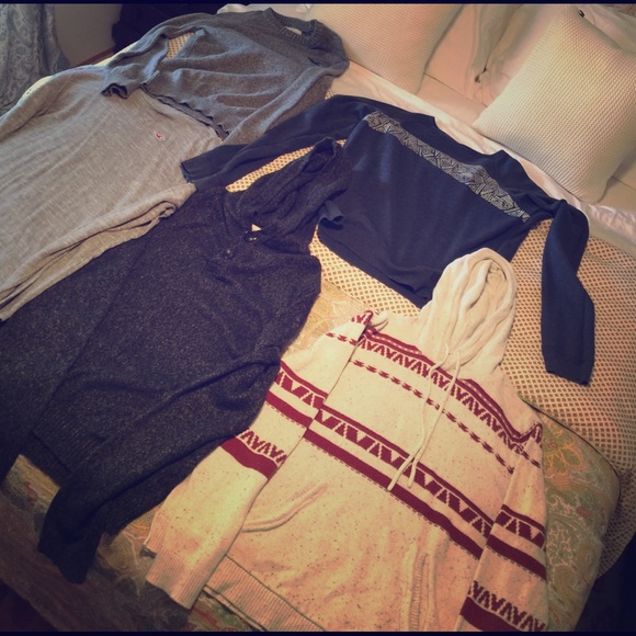 Sweaters ! - Picture 1 of 1