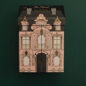 Too Faced palettes Le Grand Chateau