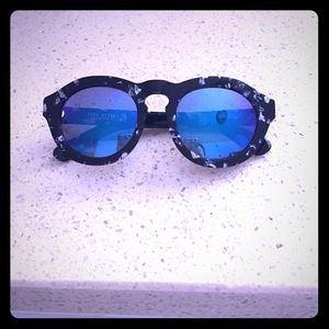 diff DIME sunglasses back/white frames, blue lense