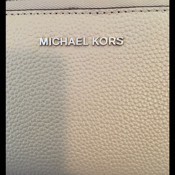 Matching Michael Kors purse and wallet👜👝 - Picture 3 of 8