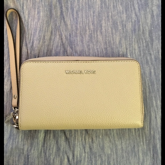 Matching Michael Kors purse and wallet👜👝 - Picture 4 of 8