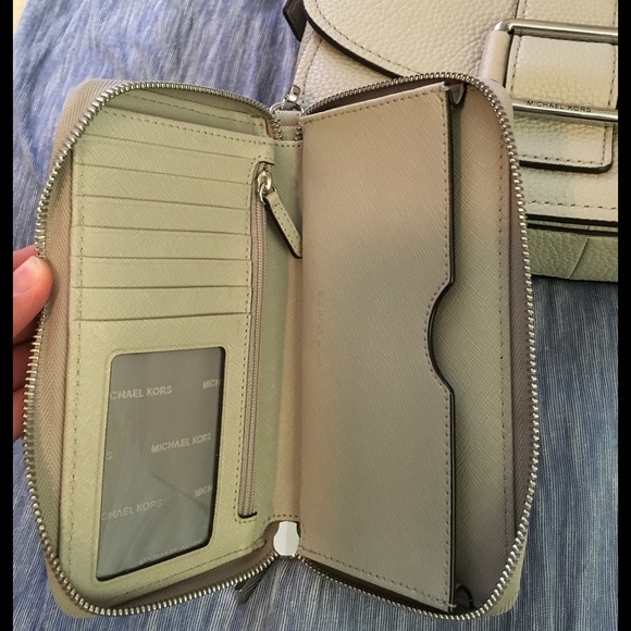 Matching Michael Kors purse and wallet👜👝 - Picture 5 of 8