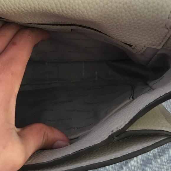 Matching Michael Kors purse and wallet👜👝 - Picture 6 of 8