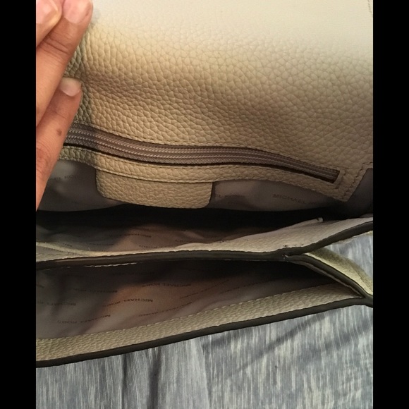 Matching Michael Kors purse and wallet👜👝 - Picture 7 of 8