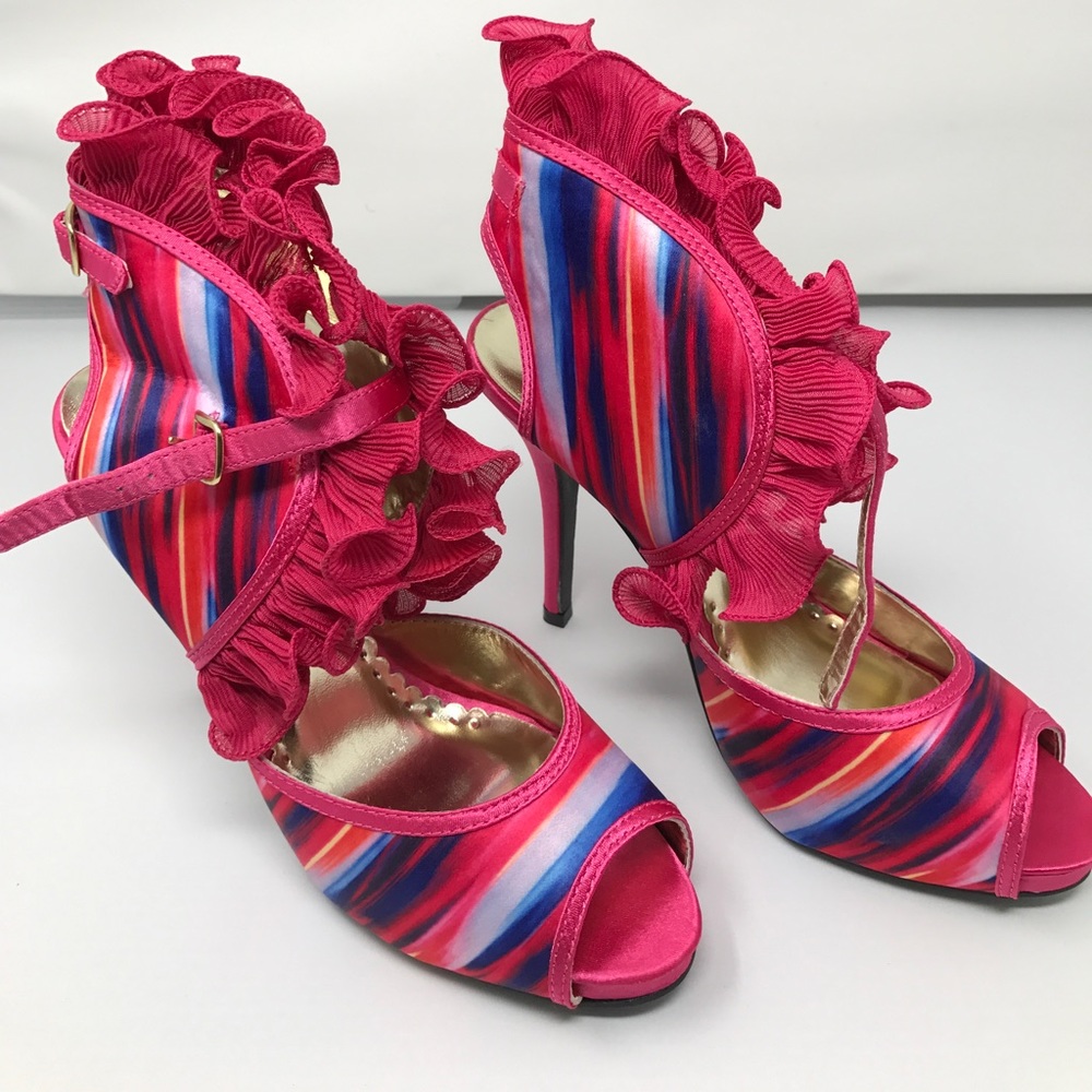 Sexy peacock pumps