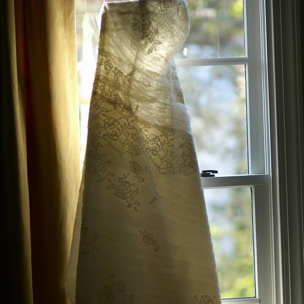 Demetrios Ivory Stapless Lace Wedding Dress