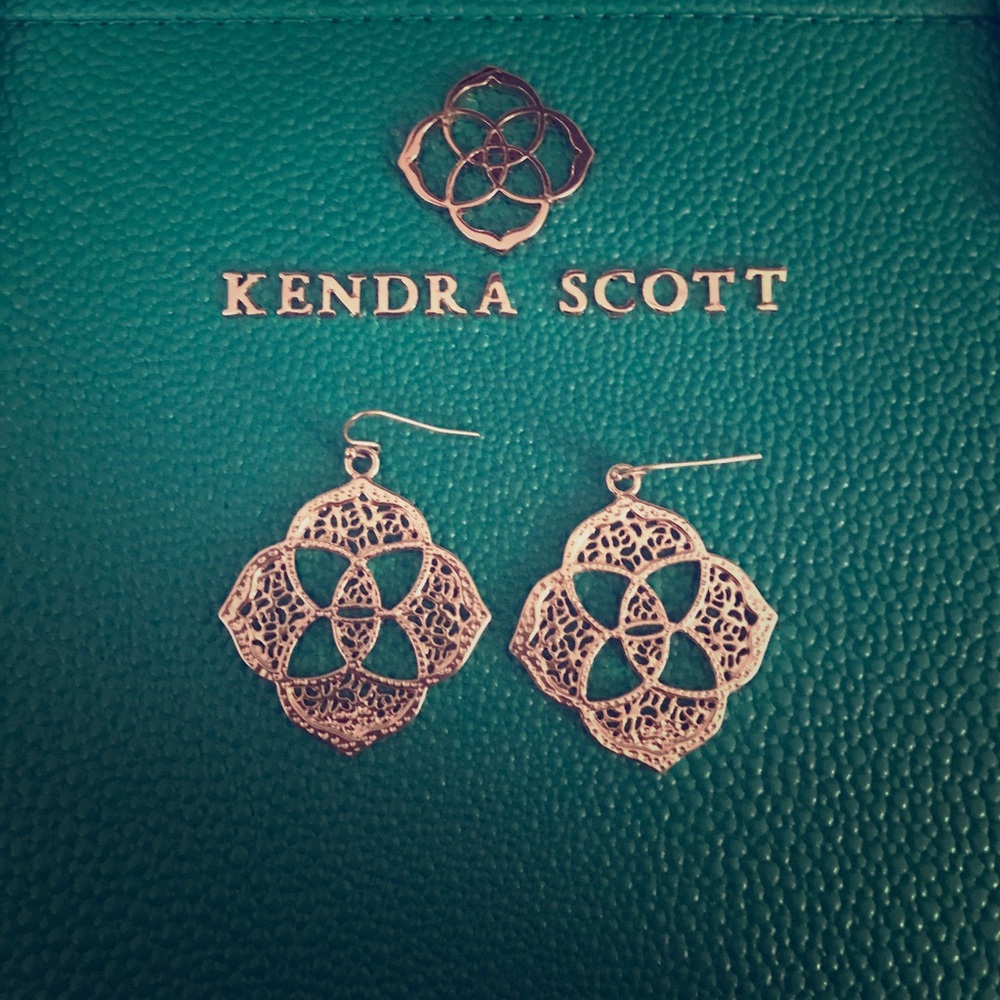 Kendra Scott Dawn drop logo earrings