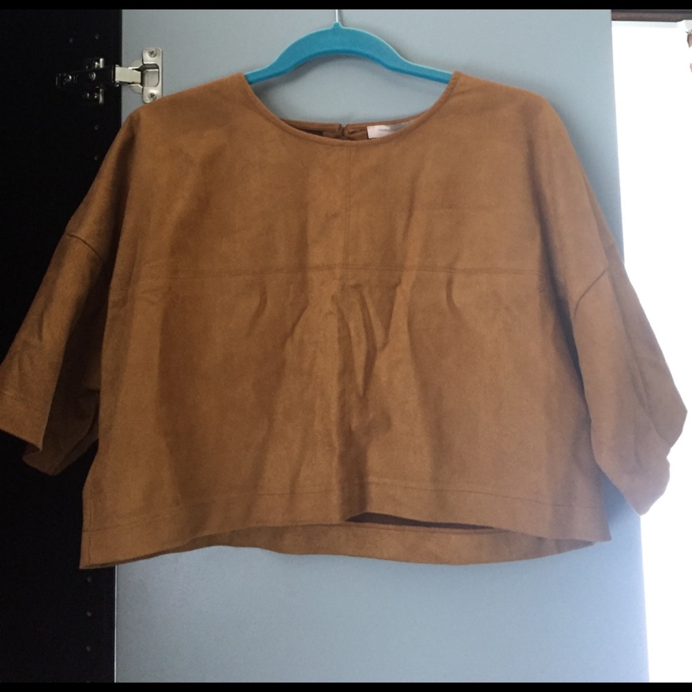 NWOT trendy suede crop top. Size M