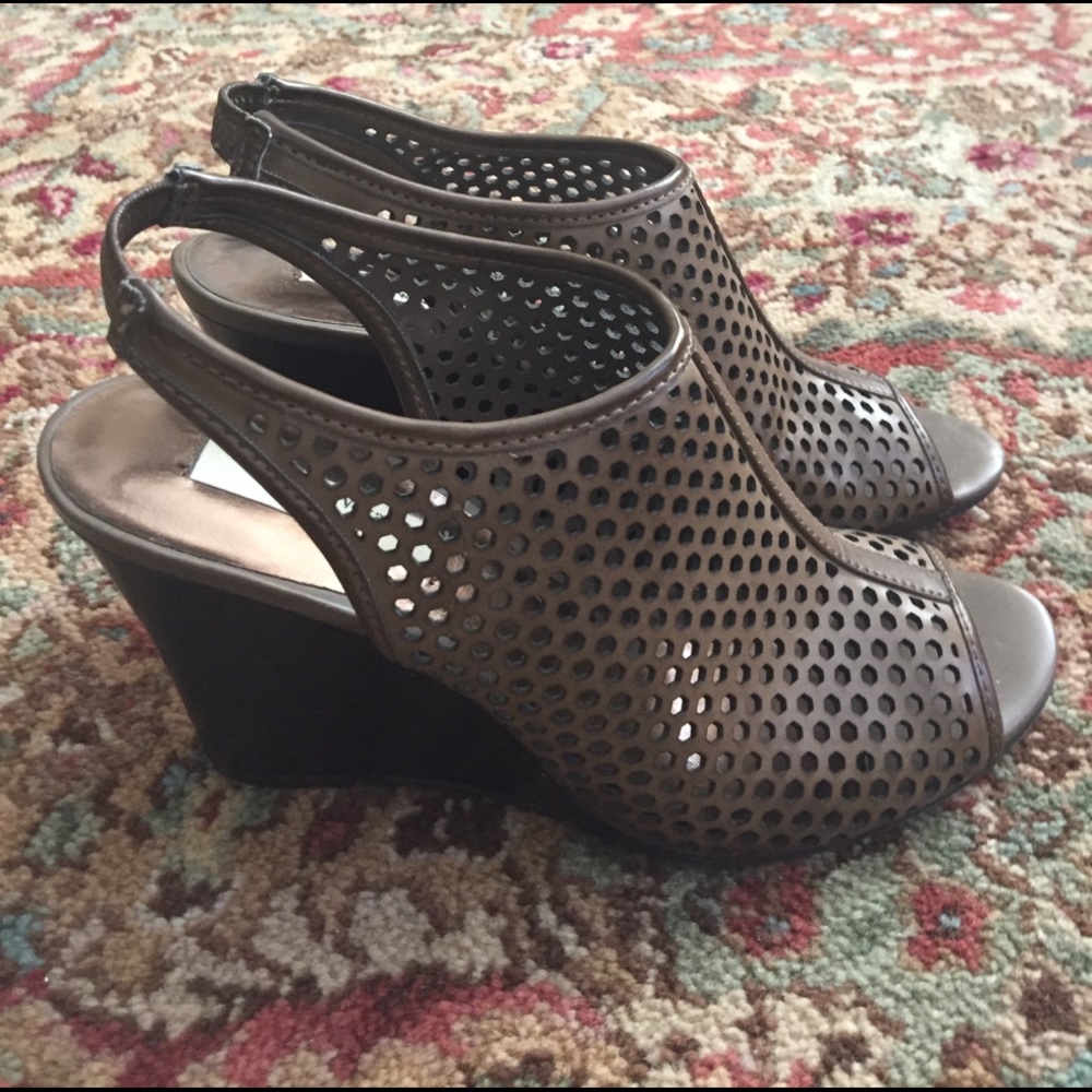 Simply Vera Vera Wang Wedge Shoes