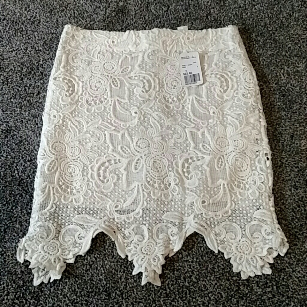 NWT Forever 21 white lace skirt sz small