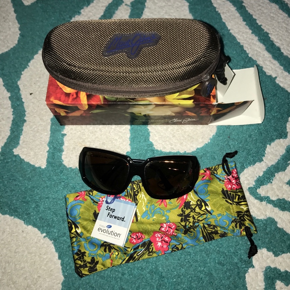 🏝NWT Maui Jim Bamboo sunglasses🏝