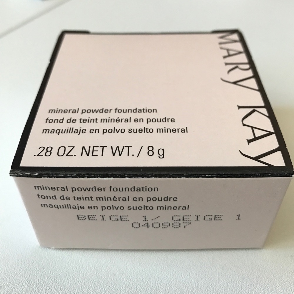 Mary Kay mineral foundation - beige 1