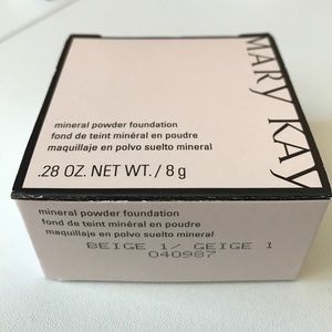 Mary Kay mineral foundation - beige 1