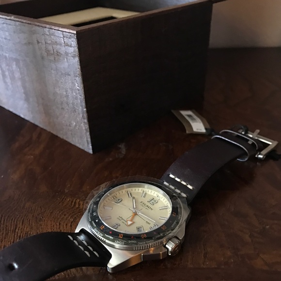 Filson Journeyman GMT Watch 44mm - Cream Dial - Picture 7 of 7