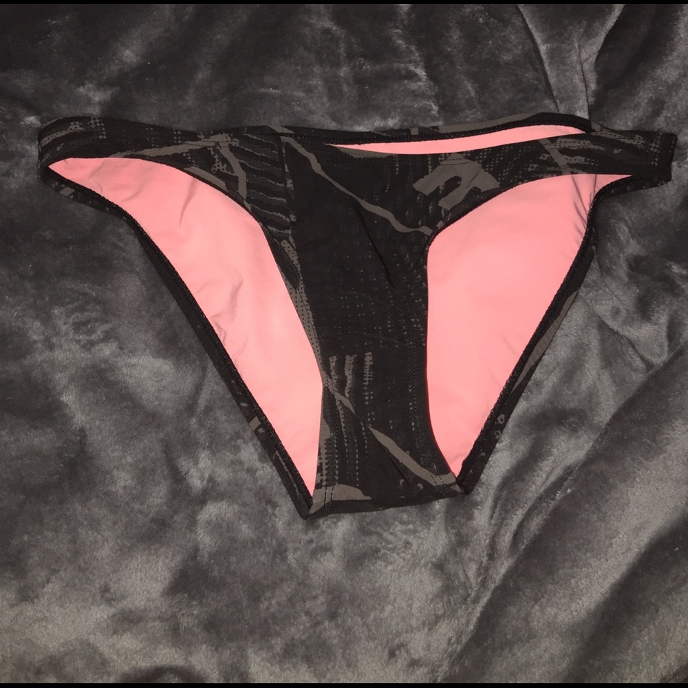 Volcom bikini bottoms 💎👌🏼