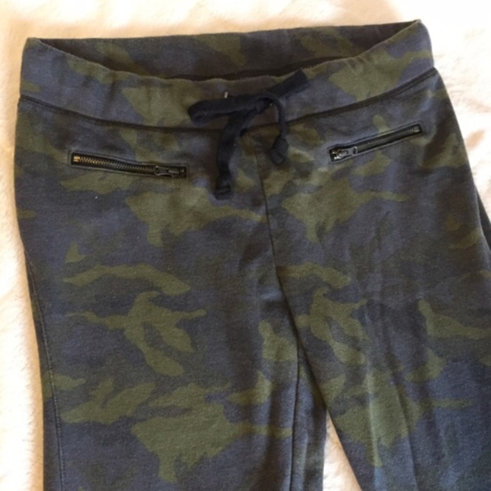 American Eagle Camo Joggers