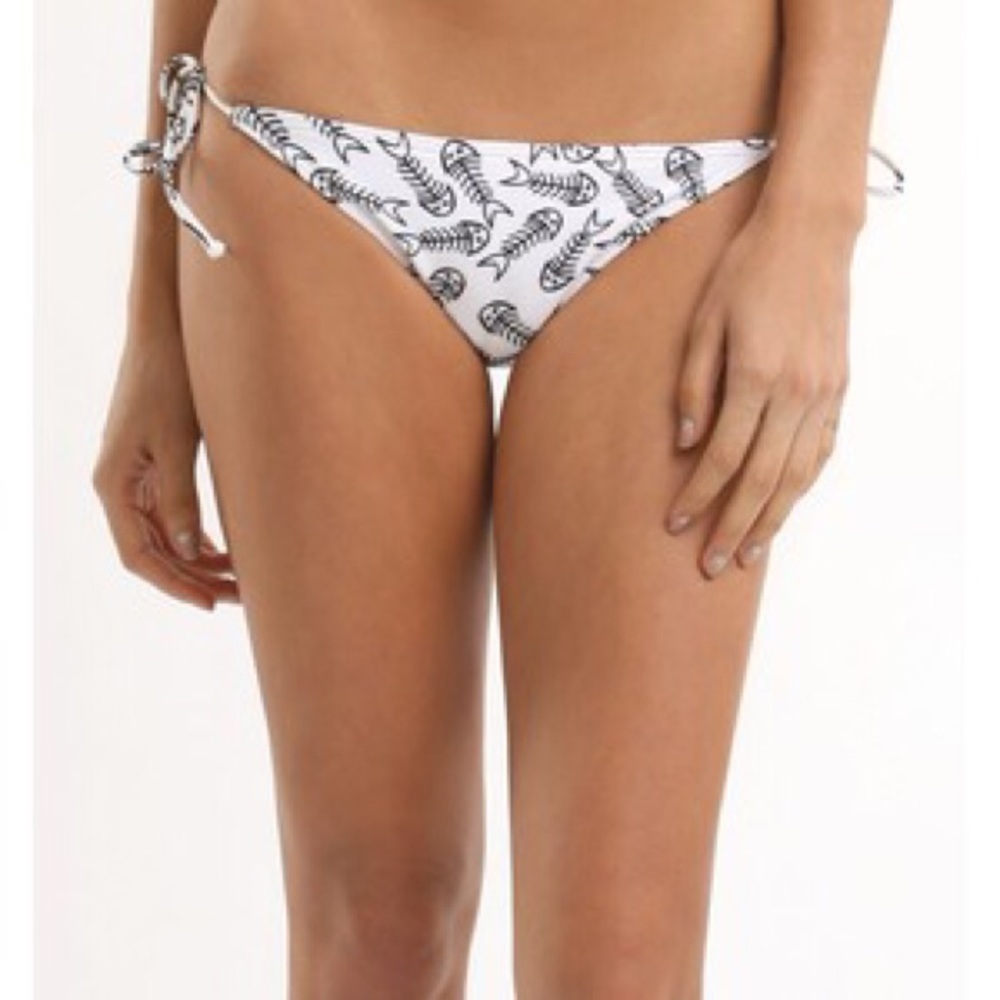 BILLA BONG White and Black Fishbone Bikini Bottoms