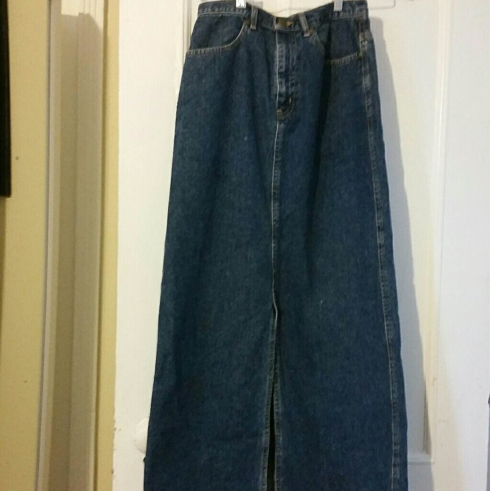 Eddie Bauer denim skirt front.slit