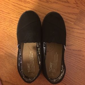 Girls Tom's size 1