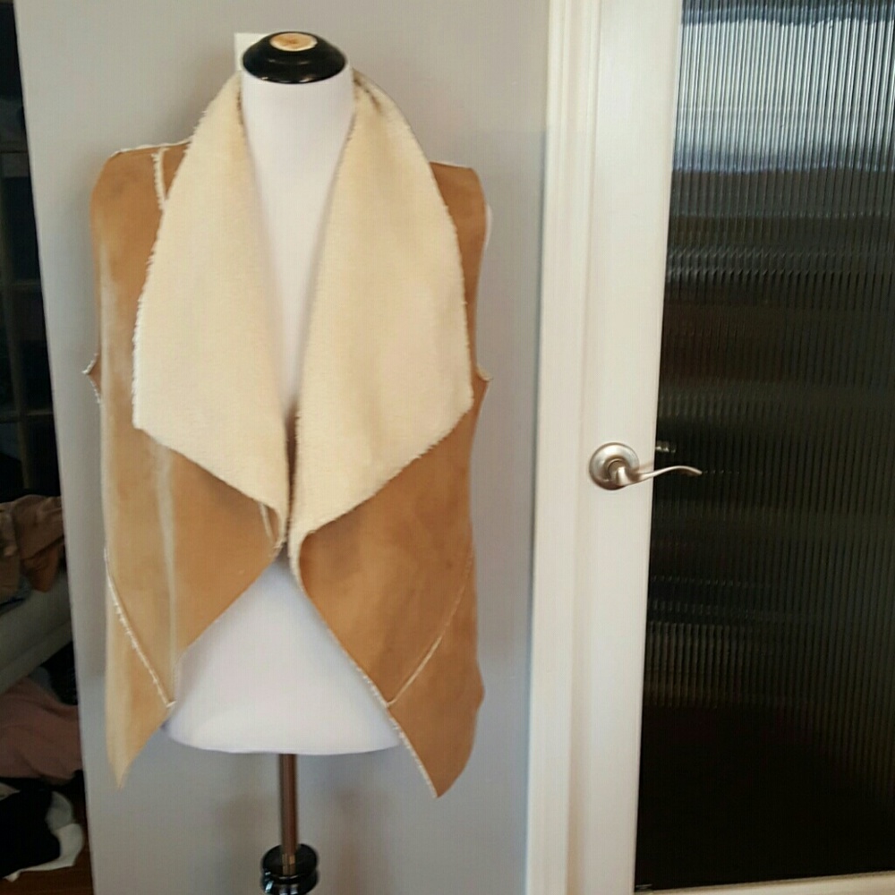 Sleeveless faux suede vest🍂