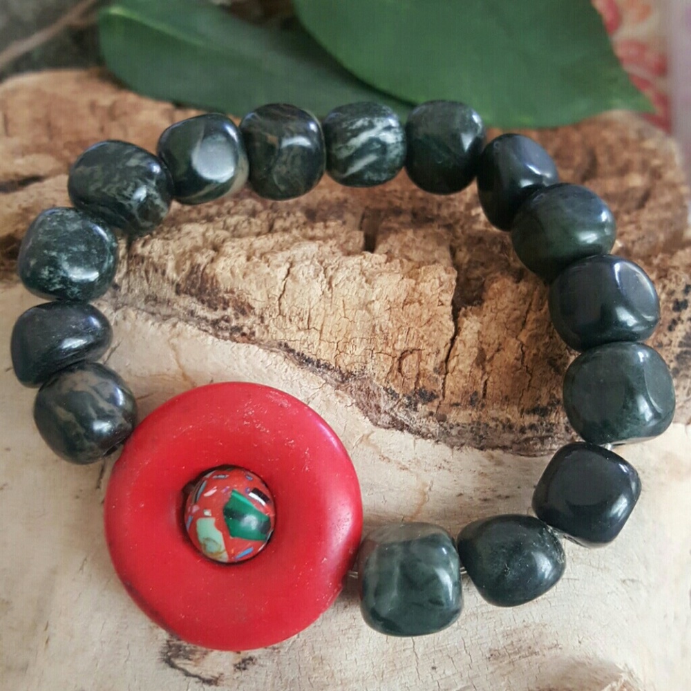 Zen Square seraphinite red coral beaded bracelet