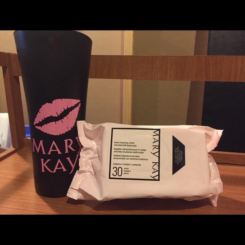 Mary Kay cleansing cloths