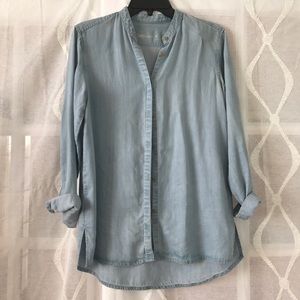 Gap Chambray Button Up Size Small