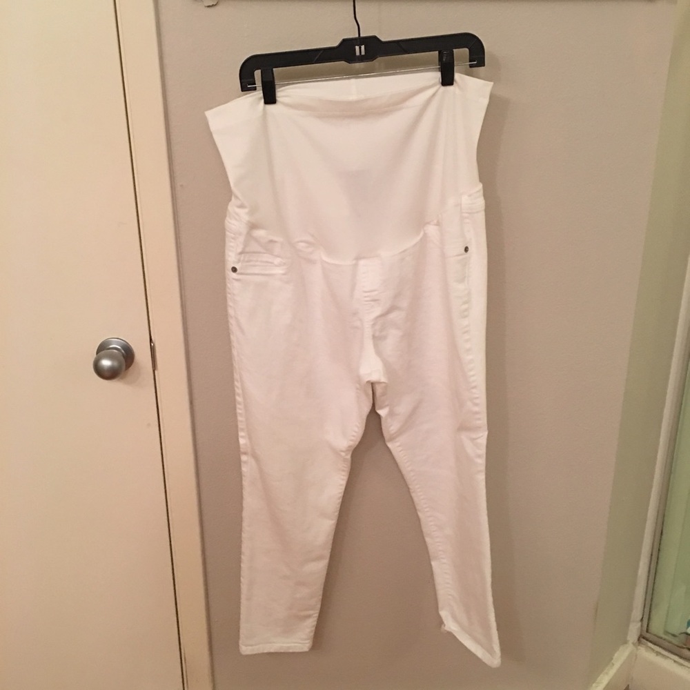 Liz Lange White Maternity Ankle Jean