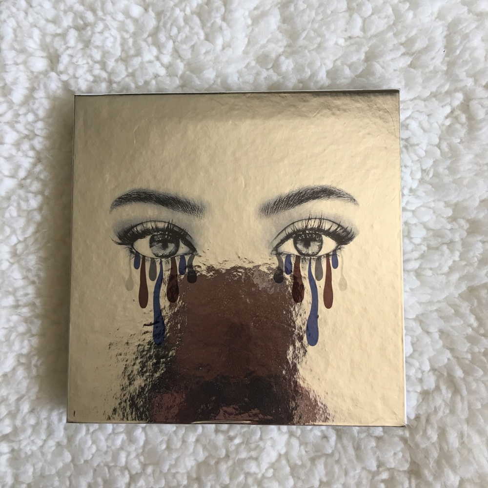 Kylie Cosmetics The Holiday Palette - Picture 2 of 5